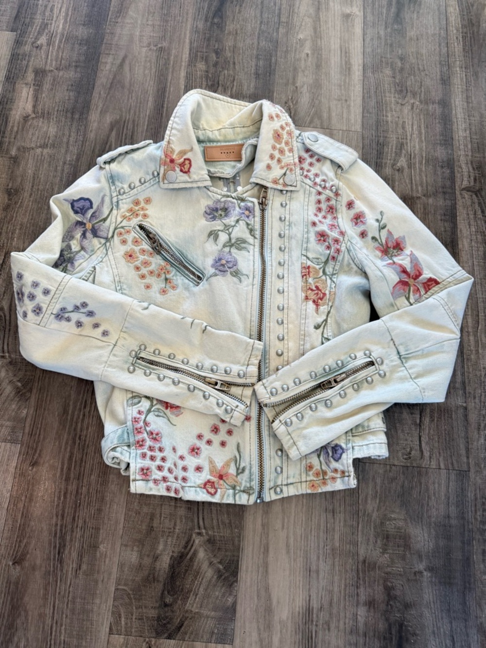 BLANK NYC Acid Wash Floral Embroidered Denim Moto Jacket Size Small Studded